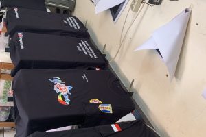 Keunggulan Sablon Plastisol untuk Kaos Custom Berkualitas Tinggi