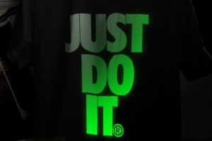 Sablon Glow in the Dark untuk Desain Merchandise Event