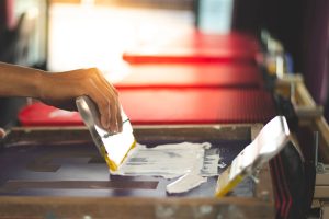 Teknik Sablon Plastisol: Keunggulan dan Cara Perawatannya