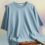 Tren Kaos Oversized dengan Desain Minimalis yang Sedang Viral