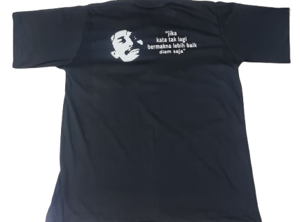 Tren Kaos Streetwear dengan Desain Grafis yang Populer di 2025
