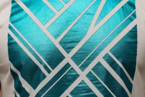 Bikin Kaos Anti Mainstream! Sablon Polyflex Metallink, Warna Berkilau untuk Kaos Custom
