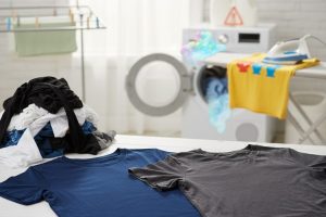 Kaos Warna Pudar Dalam 5 Kali Cuci? Ini 7 Kesalahan Mencuci yang Bikin Kaos Anda Cepat Kusam dan Tipis!