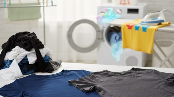 Kaos Warna Pudar Dalam 5 Kali Cuci? Ini 7 Kesalahan Mencuci yang Bikin Kaos Anda Cepat Kusam dan Tipis!