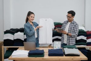 Modal Kecil Untung Besar: 5 Kriteria Wajib Memilih Supplier Kaos Polos Combed Terbaik untuk Bisnis Anda